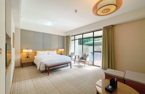 Renshou County Hotel | InterContinental Heilong Lake by IHG