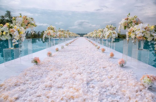 Renshou County Hotel | InterContinental Heilong Lake by IHG