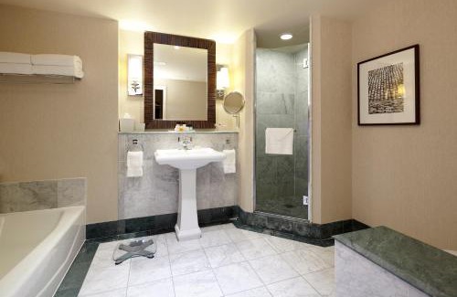 International District Hotel | InterContinental Montreal by IHG