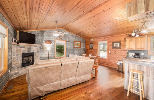 Steelville Cabin | Intimate and Inviting 2 bedroom cabin with Hot Tub and Private River Access