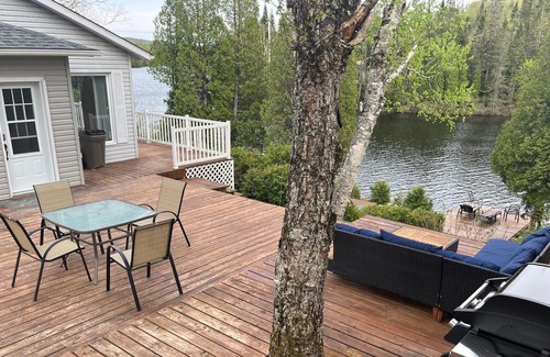 Sainte Rose du Nord Ski Chalet | Intimate chalet, renovated, on the edge of the lake with direct access to snowmobile trails