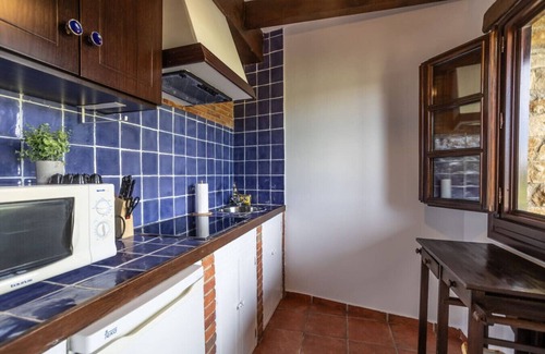 Lloreda House | Intimate retreat overlooking the sea
