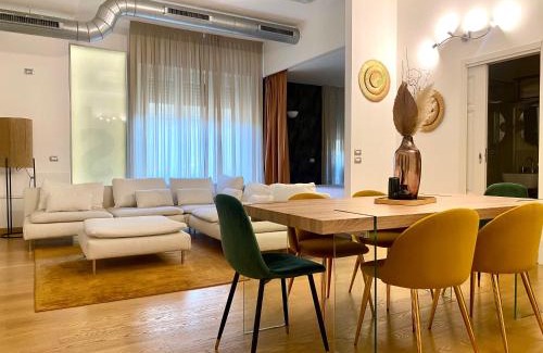 San Babila Apartment | INTOMILAN I Design Apartment in the Heart of Milan