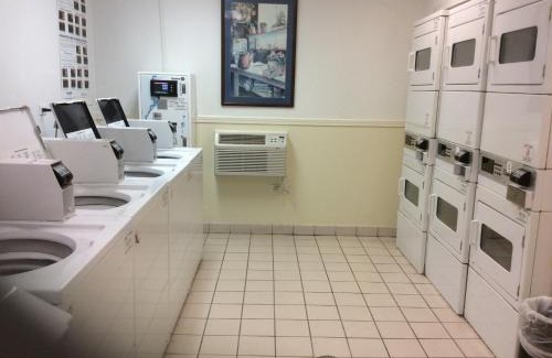 Elk Grove Village Hotel | InTown Suites Extended Stay Chicago IL - Elk Grove O'Hare