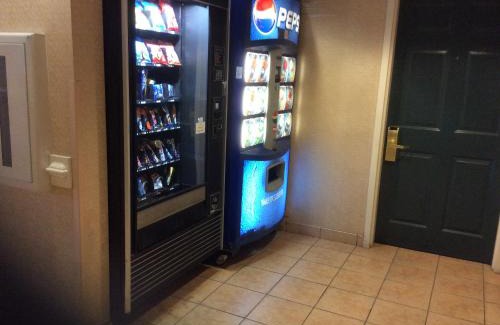 Elk Grove Village Hotel | InTown Suites Extended Stay Chicago IL - Elk Grove O'Hare