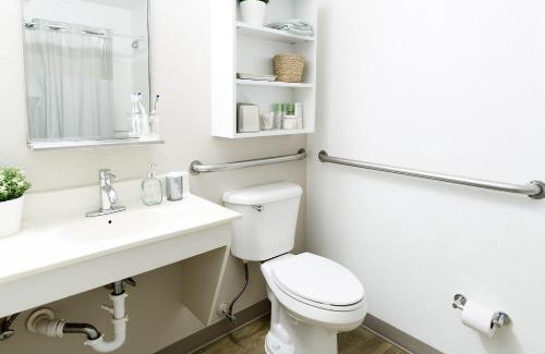 Indianapolis Hotel | InTown Suites Extended Stay Indianapolis IN -College Park Michigan Road