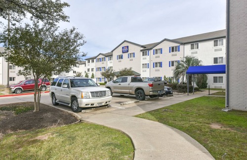 McNeil Hotel | InTown Suites Extended Stay Austin TX – Research Blvd