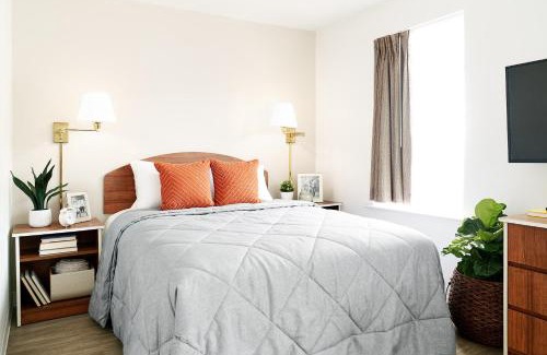 Crown Meadows Hotel | InTown Suites Extended Stay San Antonio TX - Seaworld