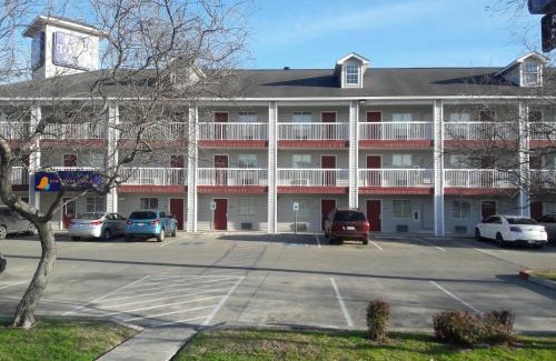 North San Antonio - SAT Hotel | InTown Suites Extended Stay San Antonio TX - Nacogdoches Road