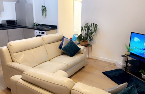 Wakefield Apartment | Inviting 2-Bed Apartment in Wakefield Charming