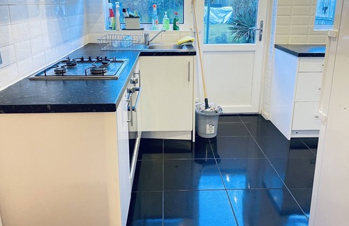 Erdington House | Inviting 3 -Bed House in Birmingham