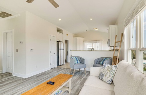 Atlantic Beach Apartment | Inviting Atlantic Beach Townhome ~ 1/2 Mi to Ocean