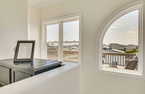 Atlantic Beach Apartment | Inviting Atlantic Beach Townhome ~ 1/2 Mi to Ocean