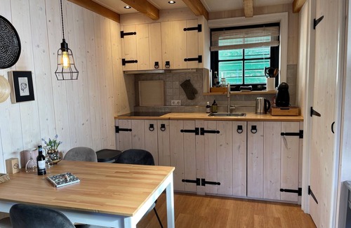 Monnickendam Ski Chalet | Inviting chalet in Monnickendam with garden