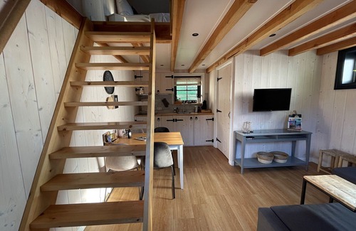Monnickendam Ski Chalet | Inviting chalet in Monnickendam with garden