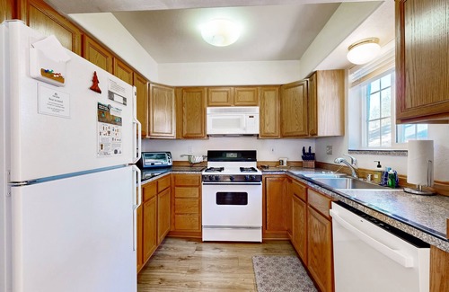 Truckee House | Inviting home with hot tub, indoor pool & sauna access & deck