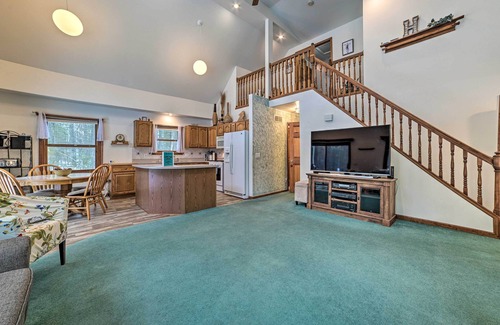 Lewiston House | Inviting ‘Lake Vue Lodge’ Home w/Fire Pit + Deck