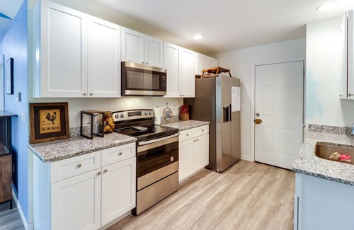 Ocklawaha House | Inviting Ocklawaha Home w/Porch: Ideal Location!