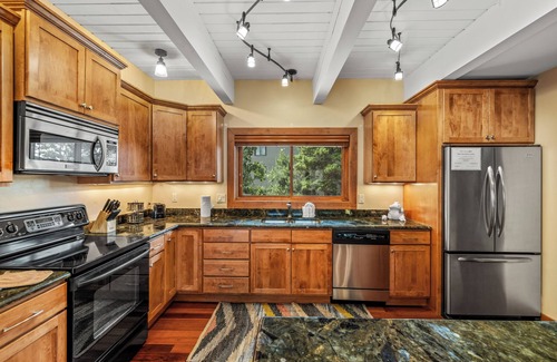 Steamboat Springs House | Inviting, Pet-Friendly Townhome on Mountain w/Pool and Ski Shuttle