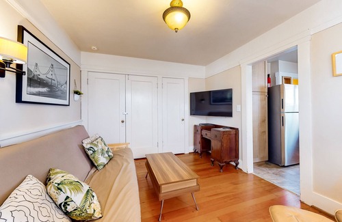 Beach Hill - Beach Flats House | Inviting retreat near Monterey Bay & San Lorenzo River w/full kitchen & WiFi