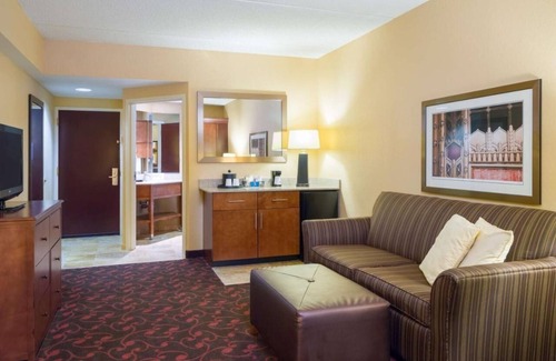Carlisle Hotel | Inviting Retreat with In-Room Movies and Free Breakfast – Steps from I-76 Access