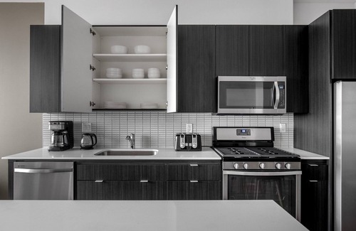 The Loop Apartment | Inviting South Loop 1BR w/Rooftop, Gym & Pool, nr Train, by Blueground