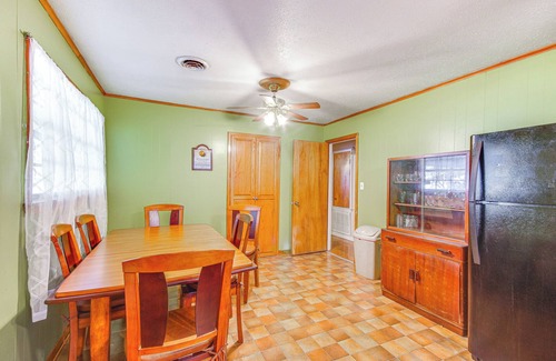 Vicksburg House | Inviting Vicksburg Home w/Patio + Charcoal Grill!