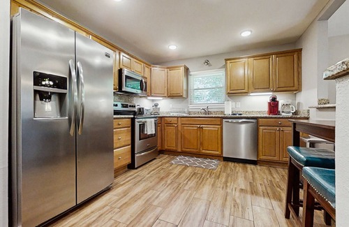 Bella Vista House | Inviting woodland retreat with direct trail access and outdoor living space