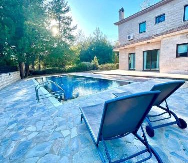 Trimiklini House | Irinas country home!