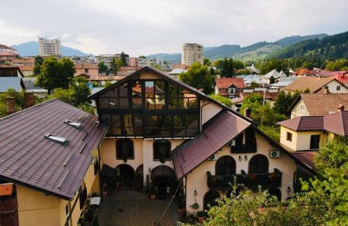 Campulung Moldovenesc House | Iris Bucovina