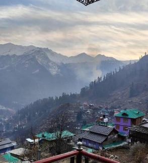 Tosh Hotel | IRIS cozy stay and cafe