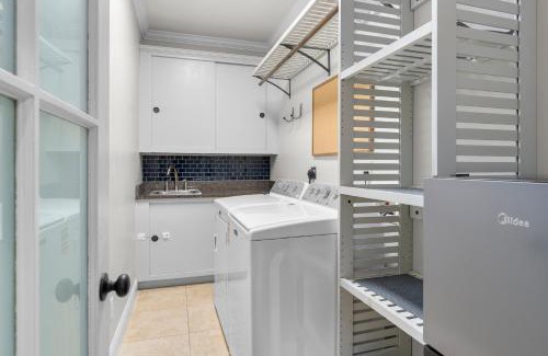 Glen Iris Villa | Iris Manor Luxury Modern Stay Near UAB