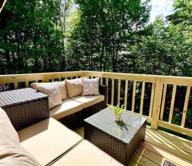 Jeffersonville Ski Chalet | Iron Gate Chalet - 5 Minutes to Smugglers Notch!