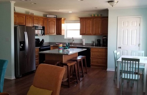 Crystal Beach House | Irresistible local! Fenced yard, pet/kid friendly!