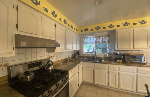 North Hills West House | Is a corner house close to magic mountain park and universal studios.