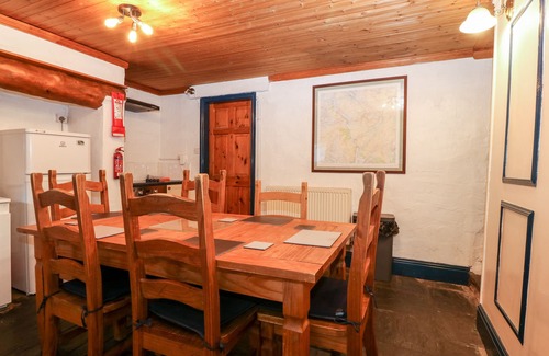Beddgelert House | IS Y GRAIG, pet friendly, with open fire in Beddgelert