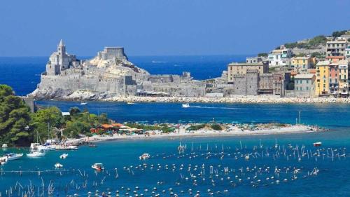 Luni Mare Apartment | ISA-Residence with swimming pool in Luni Mare, apartments with air conditioning and private outdoor area
