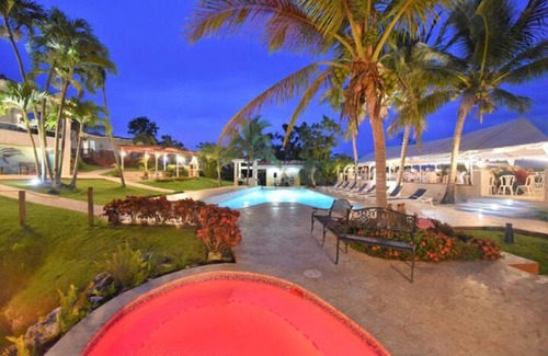 Aceitunas Villa | Isabela Villa Bonita #1, sleeps 35+, pool, jacuzzi, pool table, basket, volley.