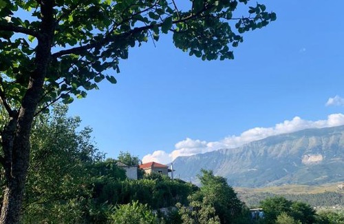 Gjirokaster House | Isaraj Guest House