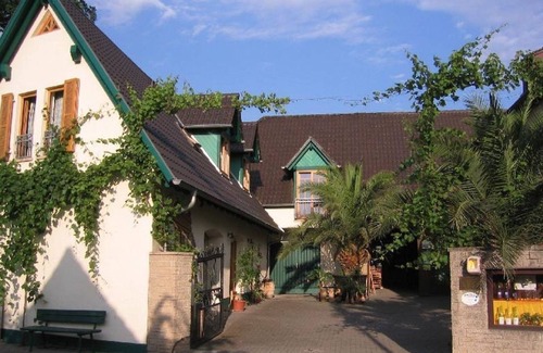 Erpolzheim Apartment | Isenach - An der Bach - Winery/Fewo's, Fam. cabbage