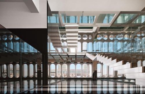 Yuzhong Hotel | ISEYA Panoramic Hotel Chongqing Jiefangbei Raffles Plaza