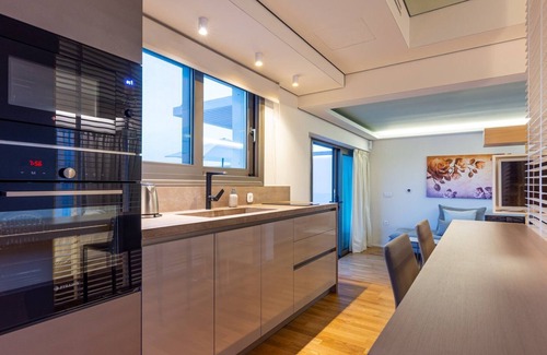 Anissaras House | ISholidays Grace -1 Bedroom Sea View Suite with Jacuzzi