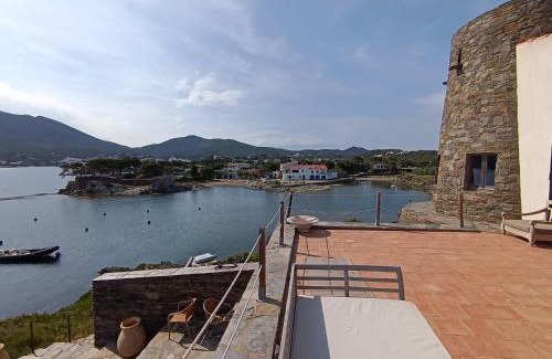 Cadaques Villa | Isla Privada en Cadaqués de ensueño con 11 habitaciones dobles con baño privado y piscina
