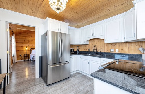 Lakeview Cottage | Island Cottage w/Pool Table & Walking distance to Cranberry!
