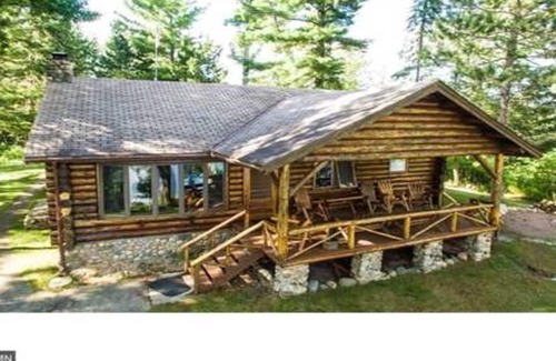 Bigfork Cabin | Island Getaway Northern MN Towering Pine Forest