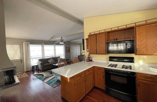 East Moline Apartment | Island House On Mississippi River