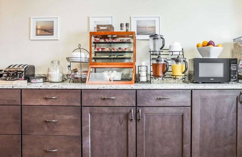 Piney Point Hotel | Island Inn & Suites, an Ascend Collection Hotel