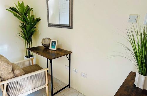 West Gate Hills Apartment | Island Paradise Too - Gated/Secure/Transportation Available