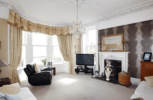 Rothesay House | Island Seaview Villa