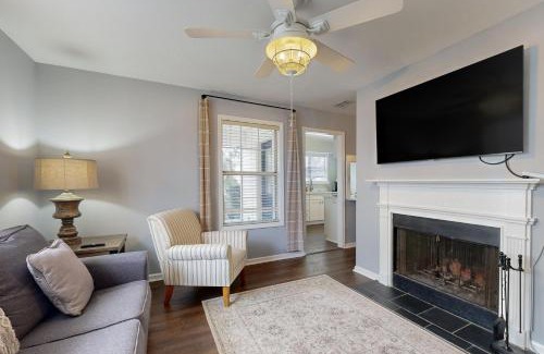 Saint Simons Heights Apartment | Island Square 401